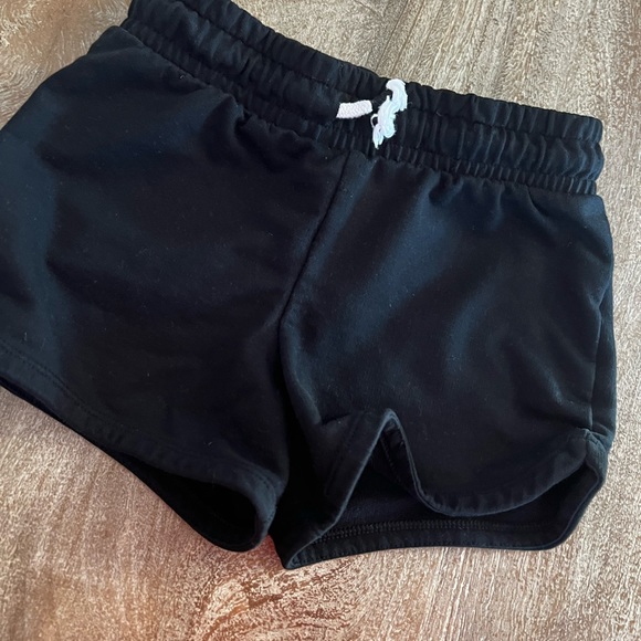 Girls Cat & Jack shorts - Picture 2 of 5